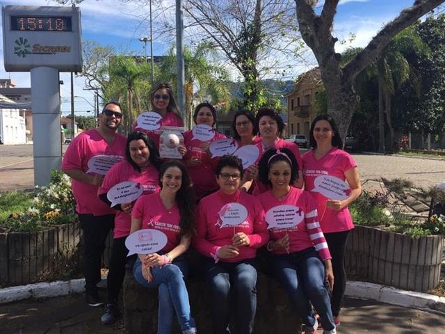 Equipe da ESF realiza campanha Outrubro Rosa na Praça Matriz