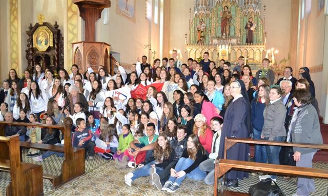 Centro Turístico Religioso João Luiz Pozzobon recebeu fiéis de fora do Brasil