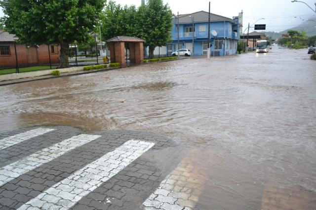 Muita chuva atingiu o município na tarde de hoje