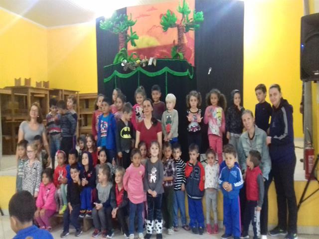 Cultura: Alunos das Escolas do município de São João do Polêsine assistem a peça de teatro