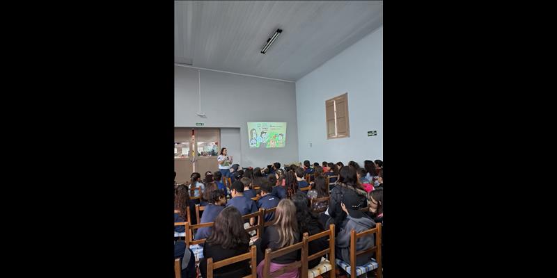 Participação da  SMECDT na Feira do Livro em Ivorá