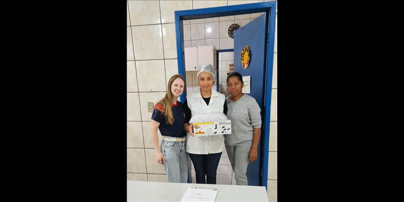 Entrega de Uniformes para Manipuladoras de Alimentos nas Escolas Municipais de São João do Polêsine!