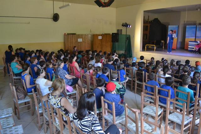 Teatro animou a criançada do município