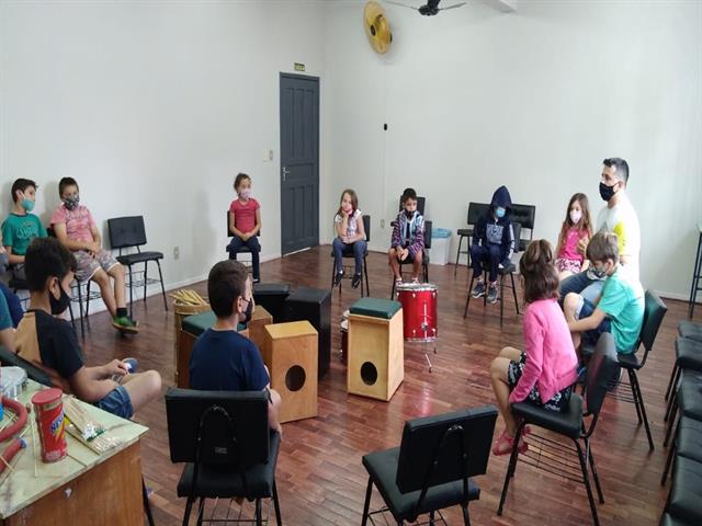 Projeto Percussão e Sustentabilidade: Instrumentos alternativos e Consciência Ambiental