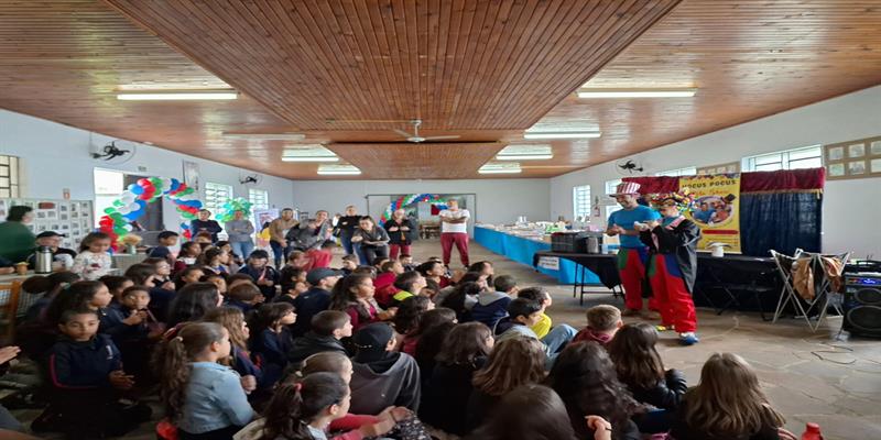 Participação da  SMECDT na Feira do Livro em Ivorá