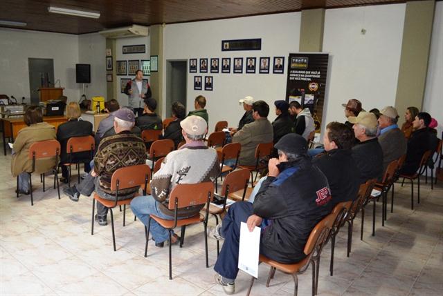 Segundo dia de festa teve abertura da feira de expositores,palestra, paellada campeira, jantar típico e show nativista