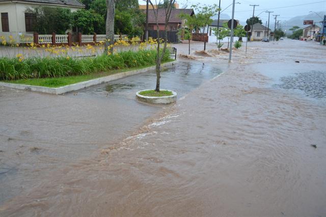 Muita chuva atingiu o município na tarde de hoje