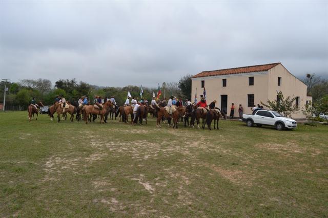 Casa do Diácono João Pozzobon foi visitada por grupo de cavaleiros neste sábado(14)