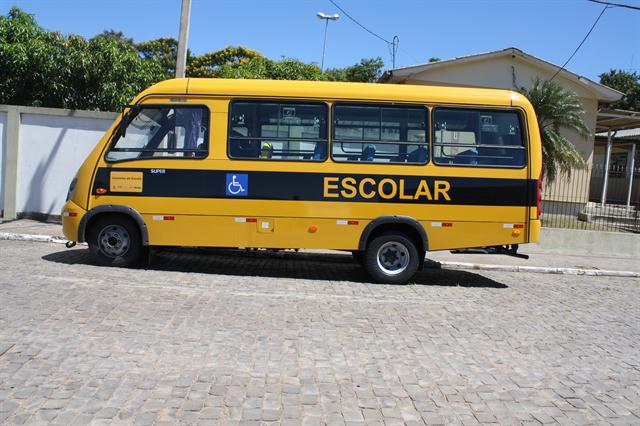 Prefeitura recebe micro - ônibus escolar