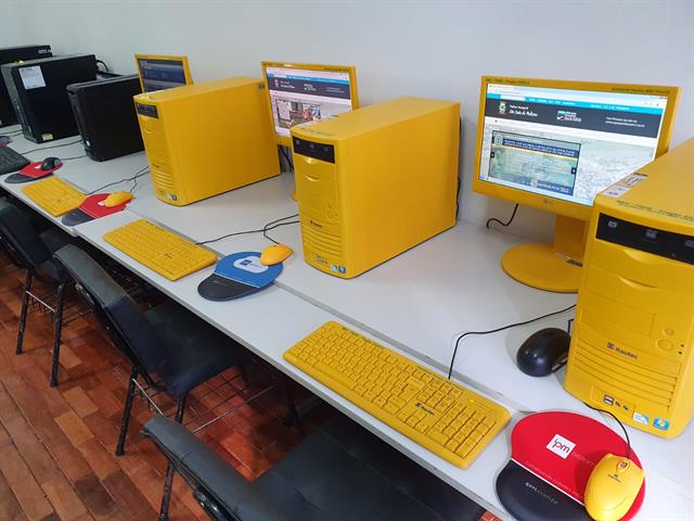 Preparativos para retorno às aulas , na rede Pública Municipal com Internet de alto desempenho.