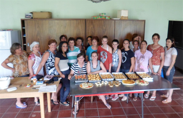 Grupo de mulheres de Ribeirão participou de curso de salgados