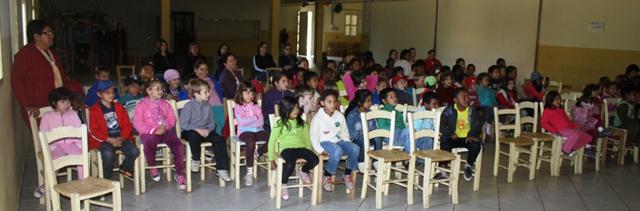Grupo Pregando Peça divertiu as crianças do município