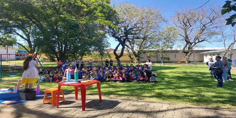 Alunos da rede municipal e estadual de ensino participam de peça teatral interativa