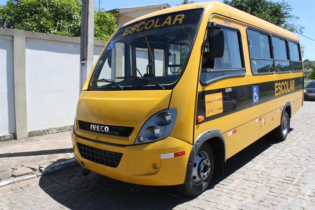 Prefeitura recebe micro - ônibus escolar