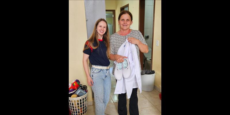 Entrega de Uniformes para Manipuladoras de Alimentos nas Escolas Municipais de São João do Polêsine!