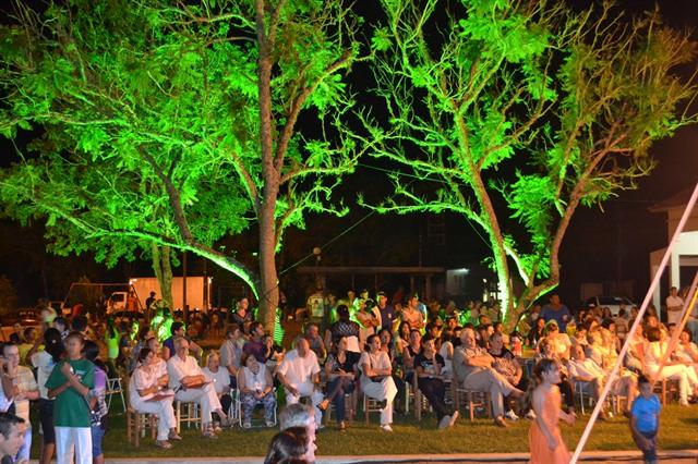 Natal Iluminado movimentou a noite de domingo