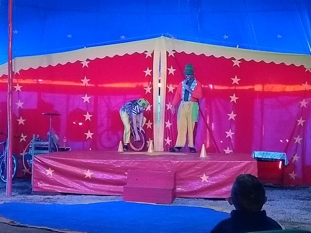 Momentos de alegria e diversão no Circo Texas