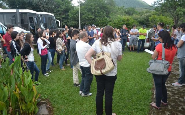 Alunos de Ivorá visitaram casa de João Pozzobon