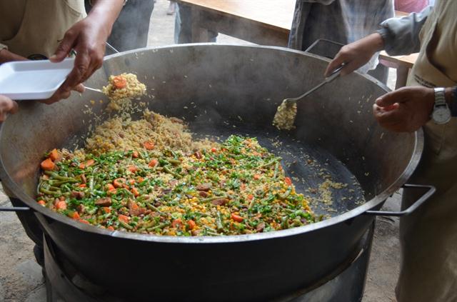 Segundo dia de festa teve abertura da feira de expositores,palestra, paellada campeira, jantar típico e show nativista